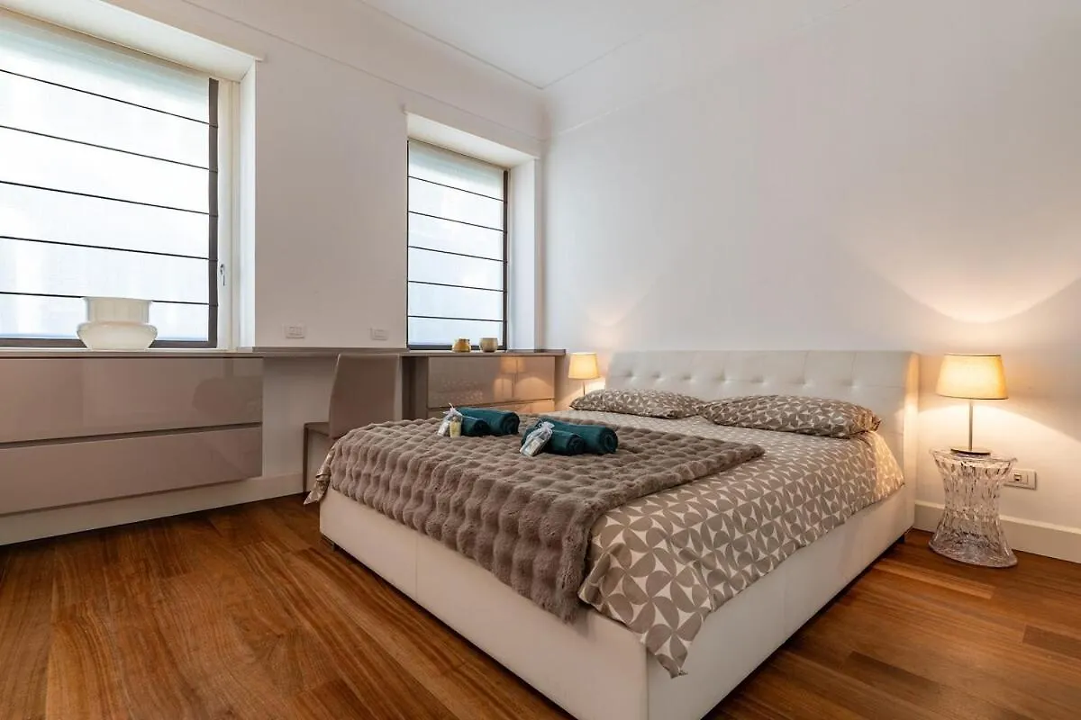 Appartement Elegant Apt In Milan Heart